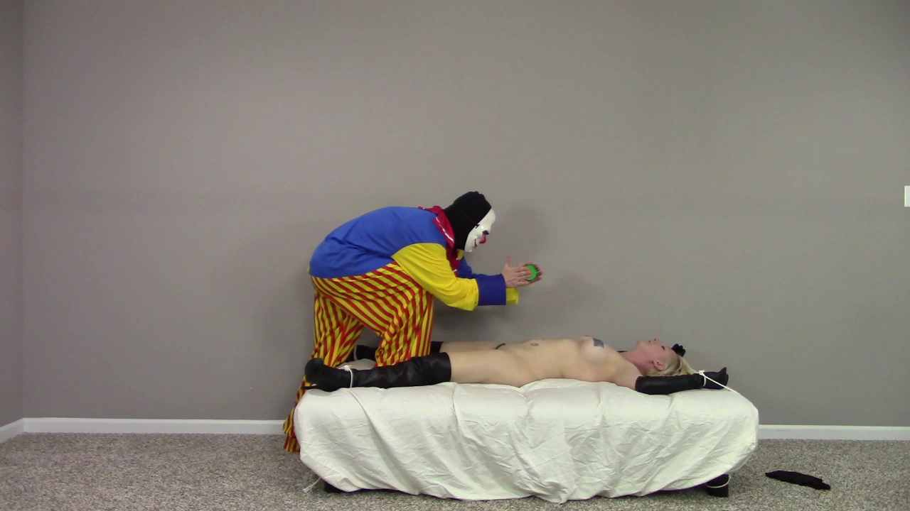 super_hero_black_mask_vs_clown_thugs-0042.png