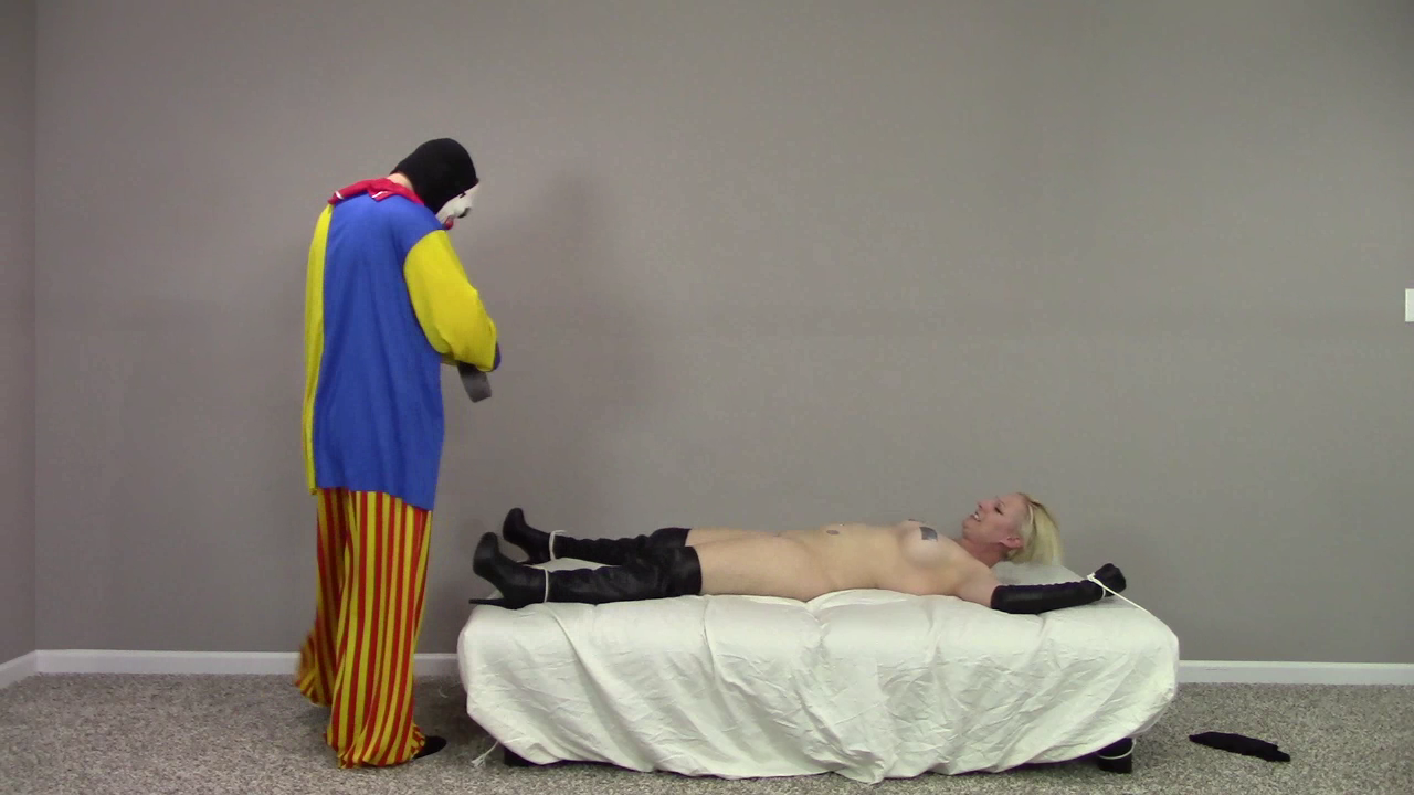 super_hero_black_mask_vs_clown_thugs-0041.png