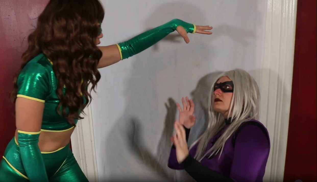 serpenta hypnotizes lunessa.jpg