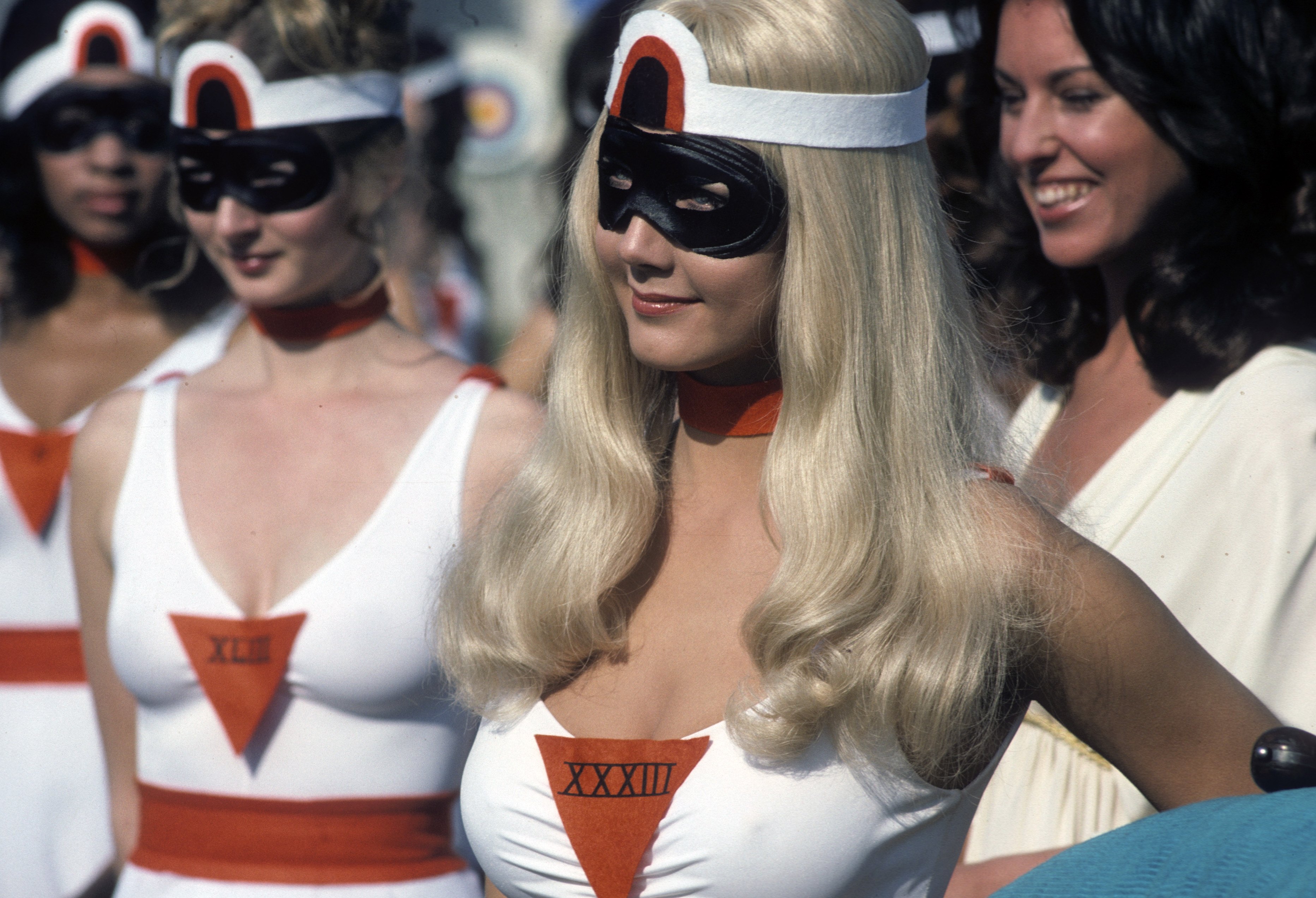 Wonder-Woman-lynda-carter-39472545-3729-2545.jpg