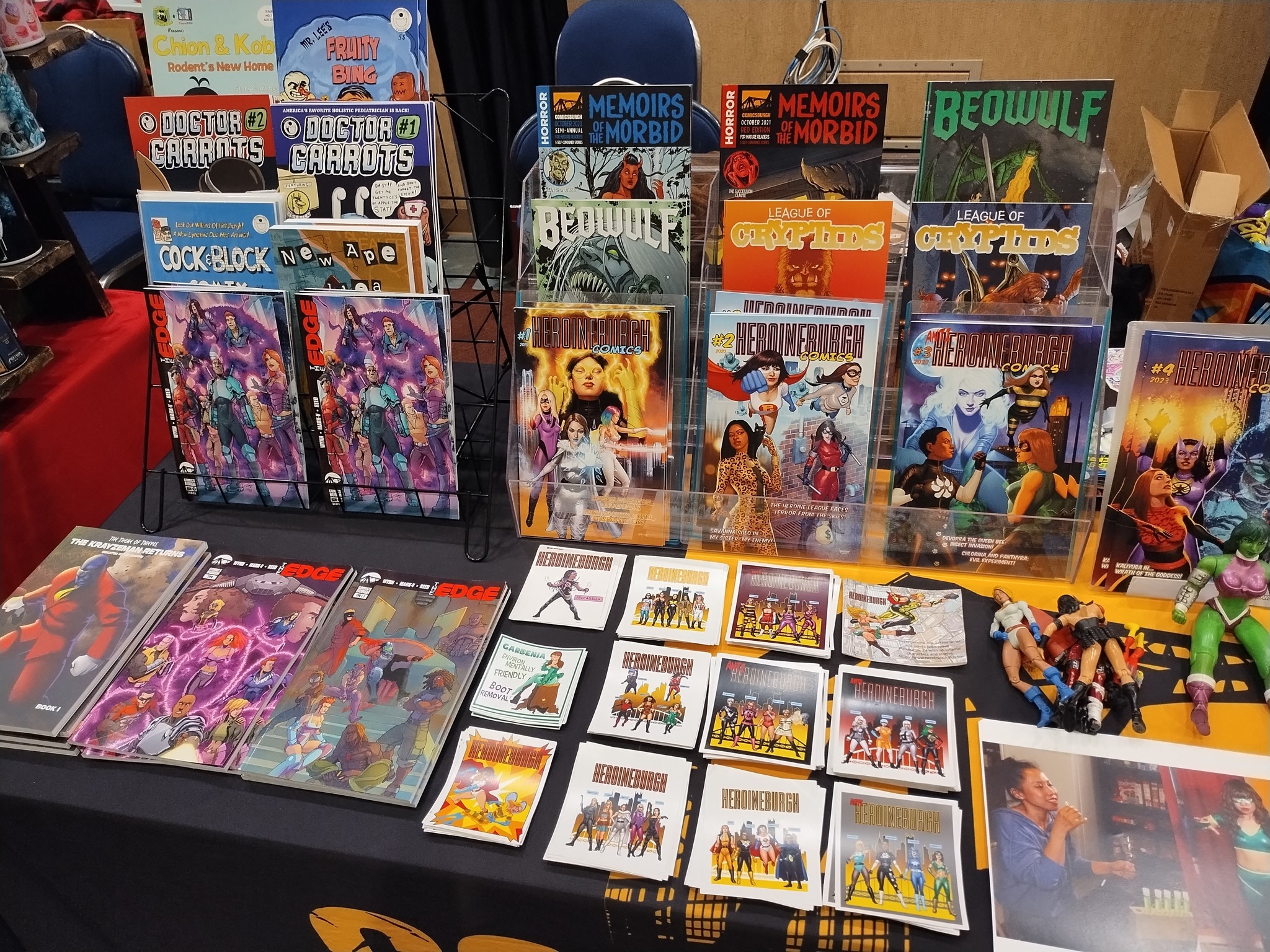 sci fi vally coon booth set up photo 1.jpg