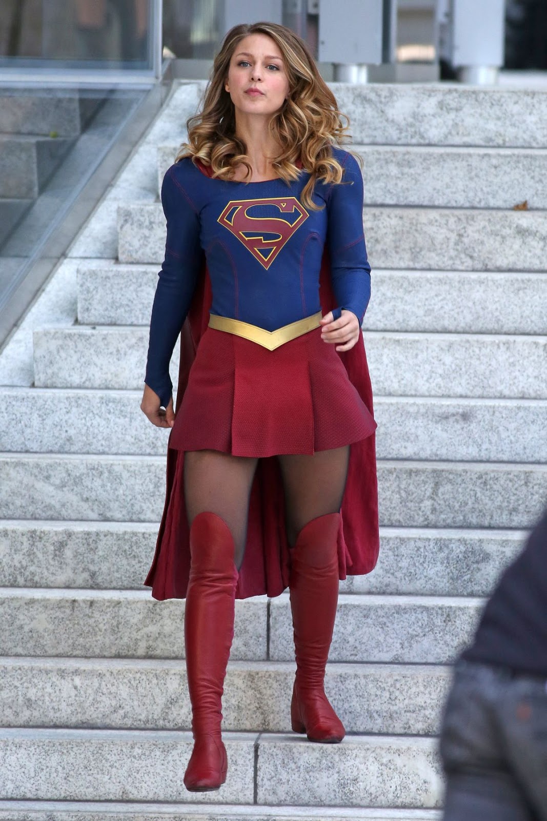 melissa-benoist-supergirl-set-in-vancouver-september-12-2016_7.jpg
